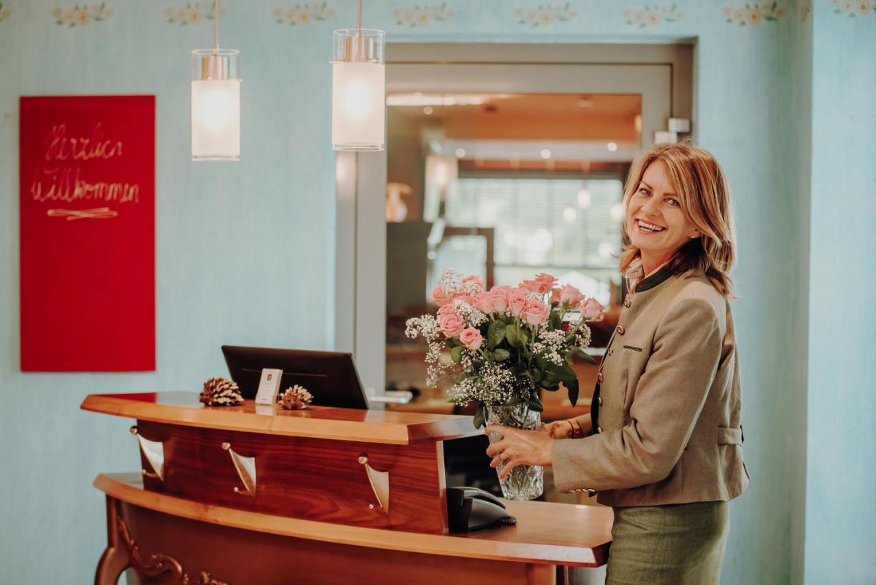 Hotel Bruecklwirt Niklasdorf ภายนอก รูปภาพ