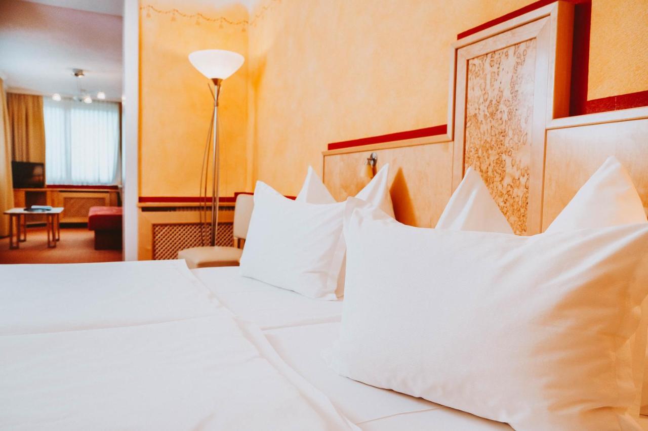 Hotel Bruecklwirt Niklasdorf ภายนอก รูปภาพ