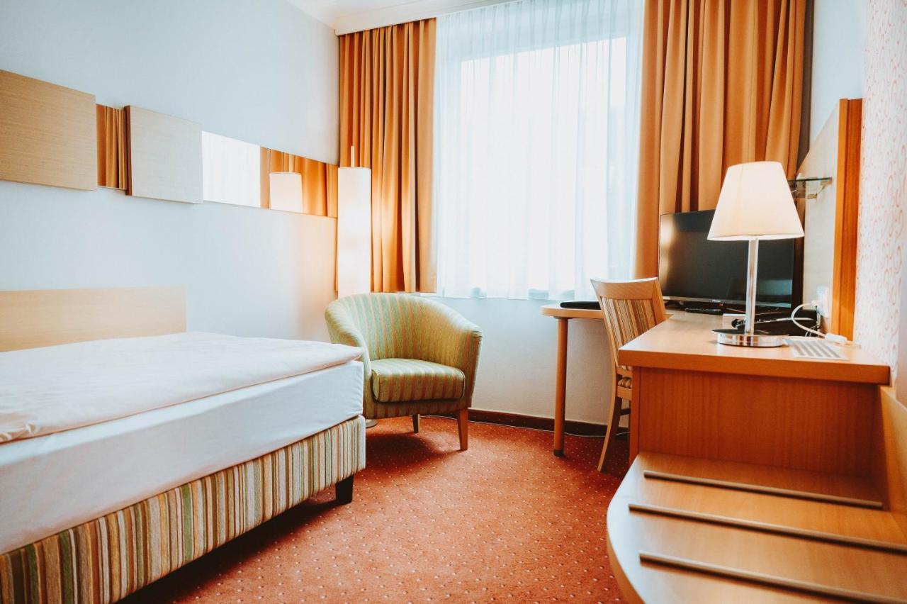 Hotel Bruecklwirt Niklasdorf ภายนอก รูปภาพ