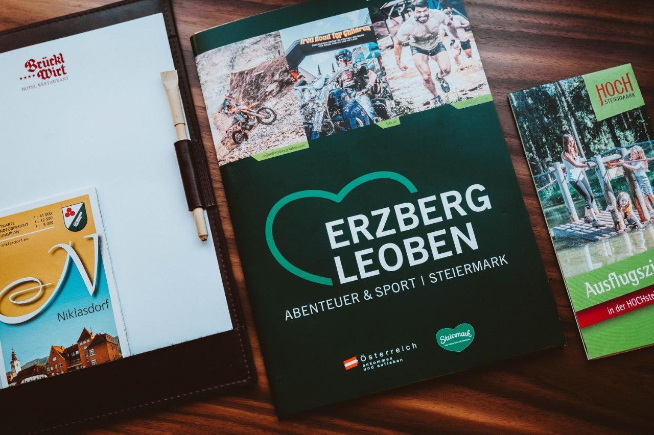 Hotel Bruecklwirt Niklasdorf ภายนอก รูปภาพ
