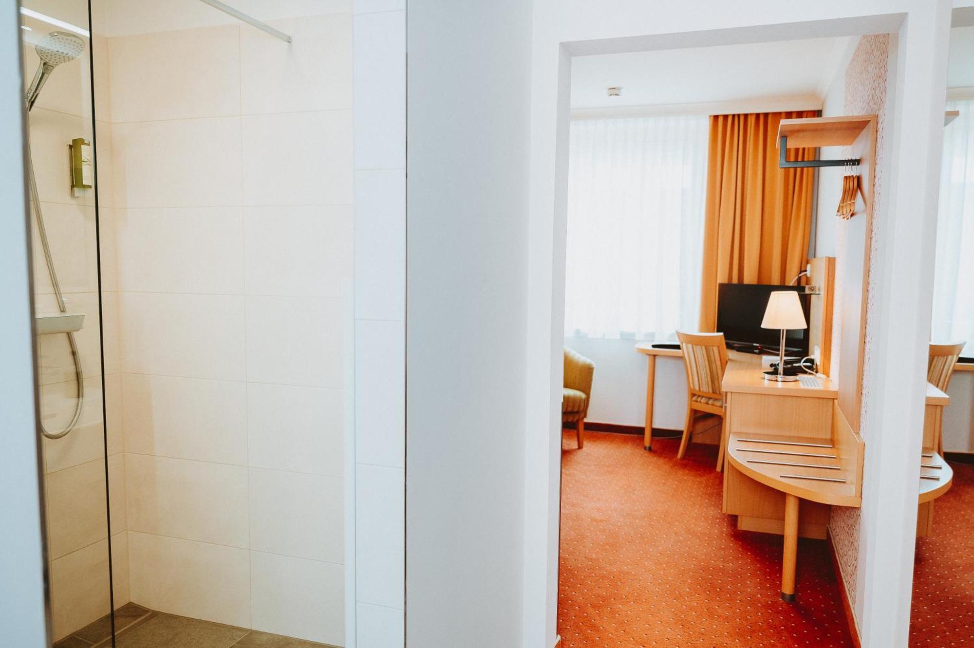 Hotel Bruecklwirt Niklasdorf ภายนอก รูปภาพ