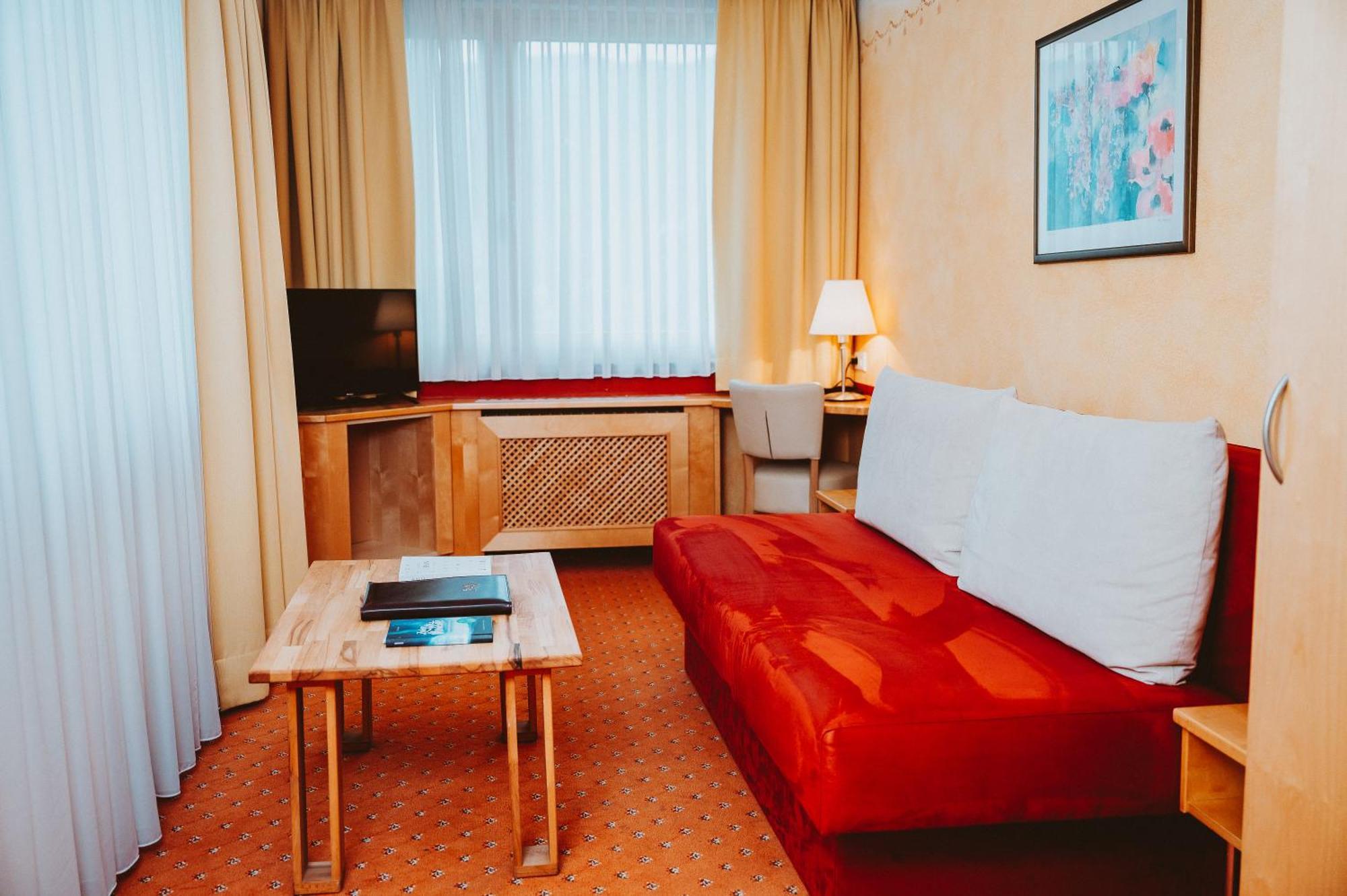 Hotel Bruecklwirt Niklasdorf ภายนอก รูปภาพ