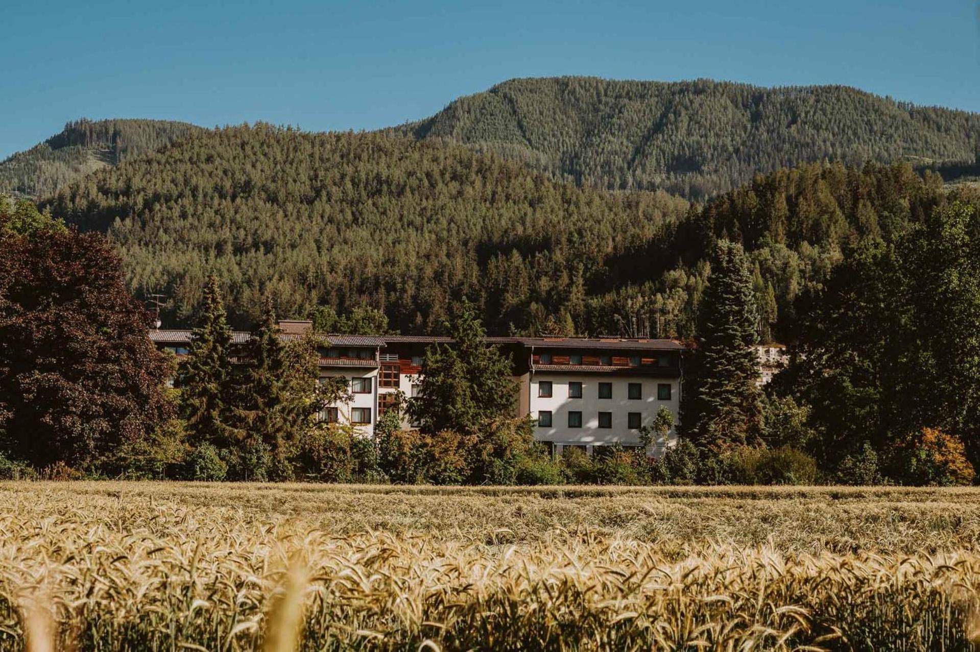 Hotel Bruecklwirt Niklasdorf ภายนอก รูปภาพ